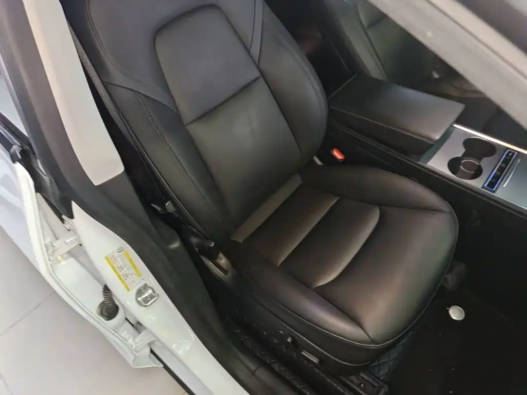 Tesla Model Y — миниатюра 25