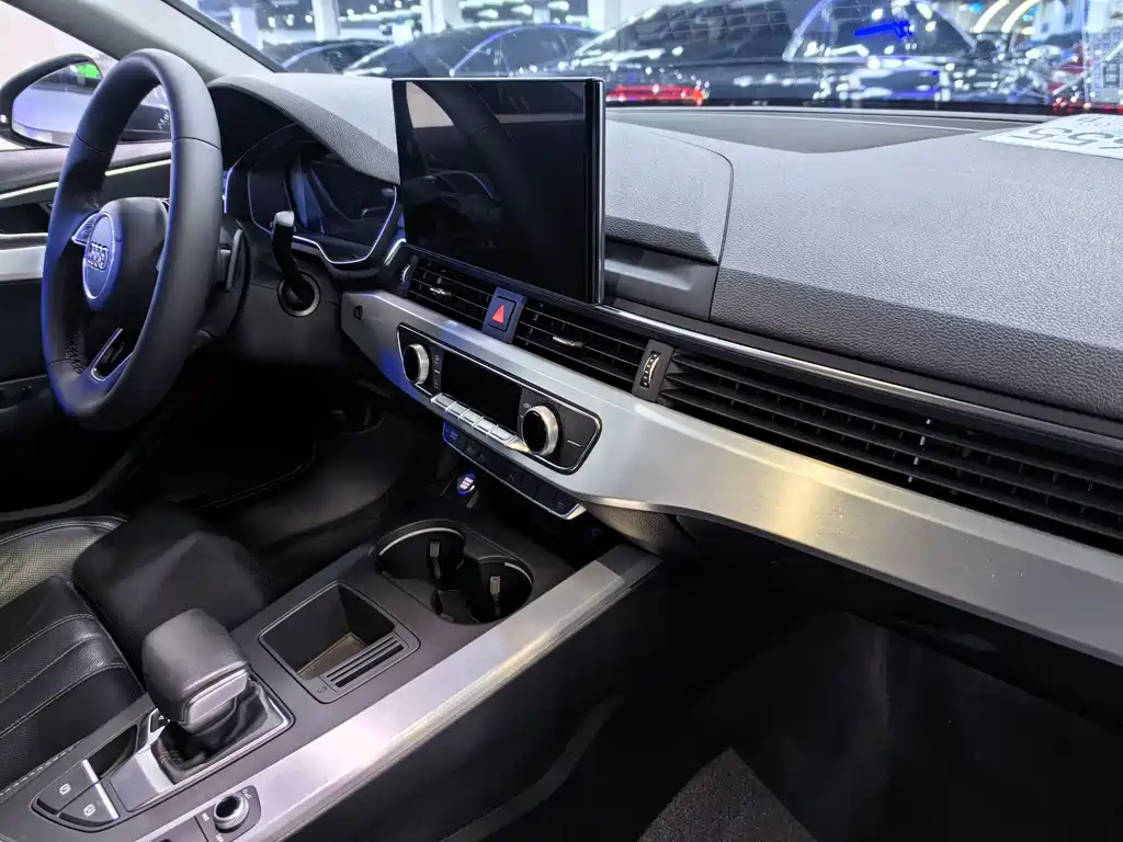 Audi A4L 2022 40 TFSI Fashion