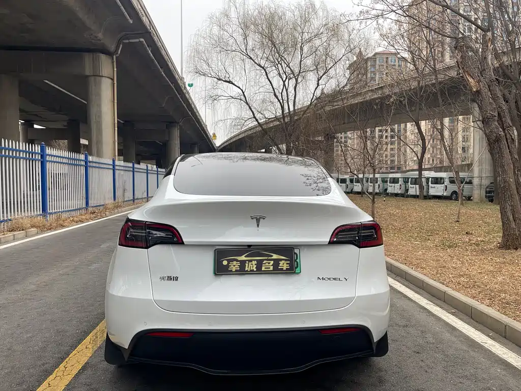 TESLA MODEL Y