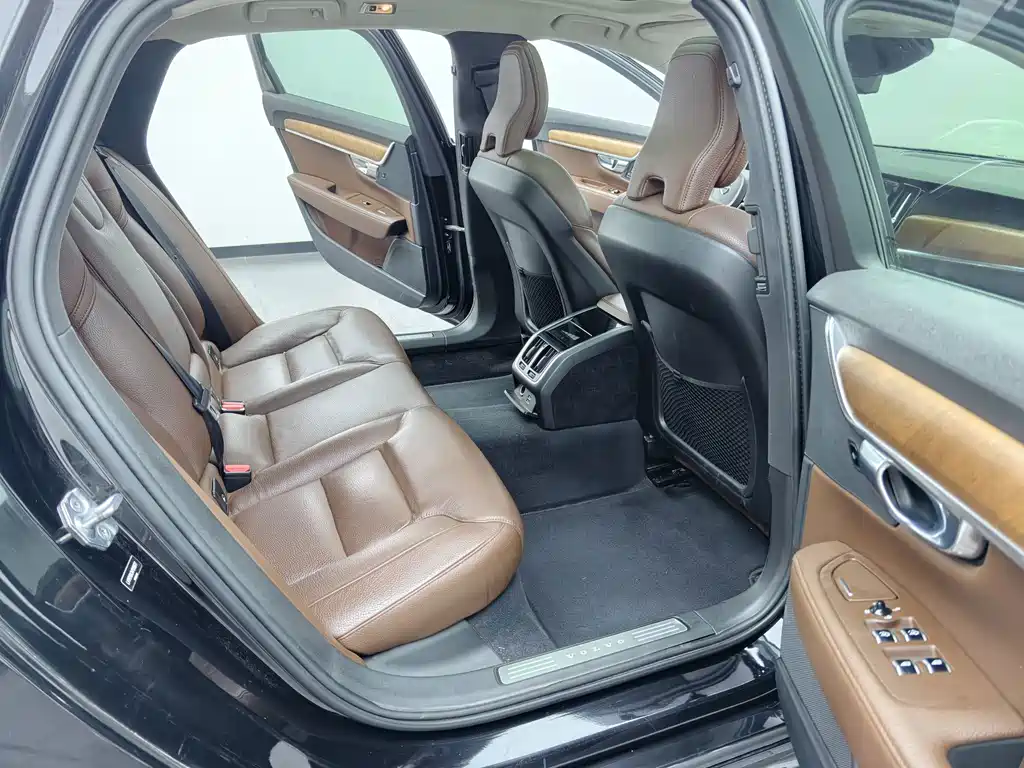 Volvo S90 — миниатюра 14