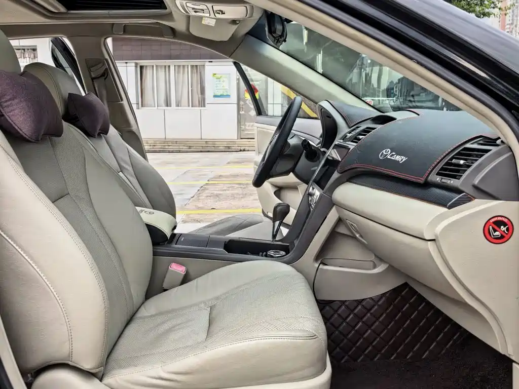 Toyota Camry — миниатюра 8