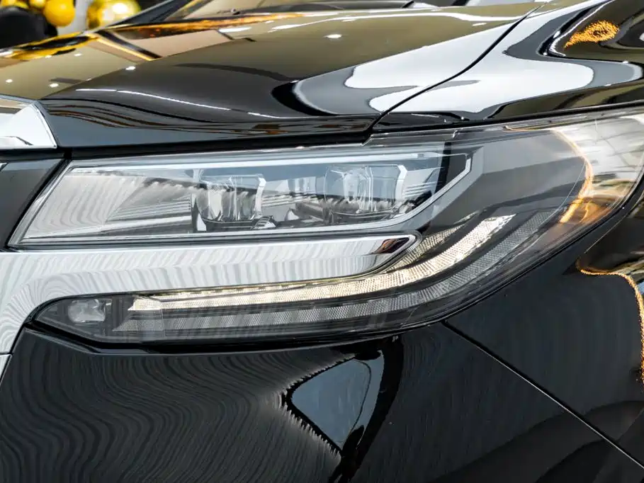 Toyota Alphard — миниатюра 8