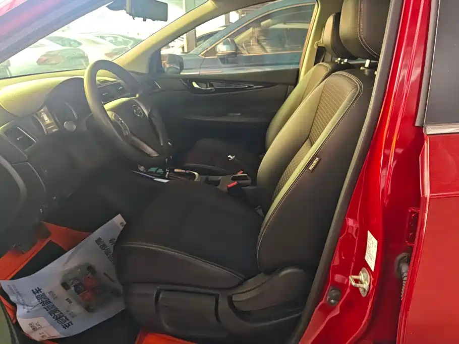 Nissan Tiida — миниатюра 9