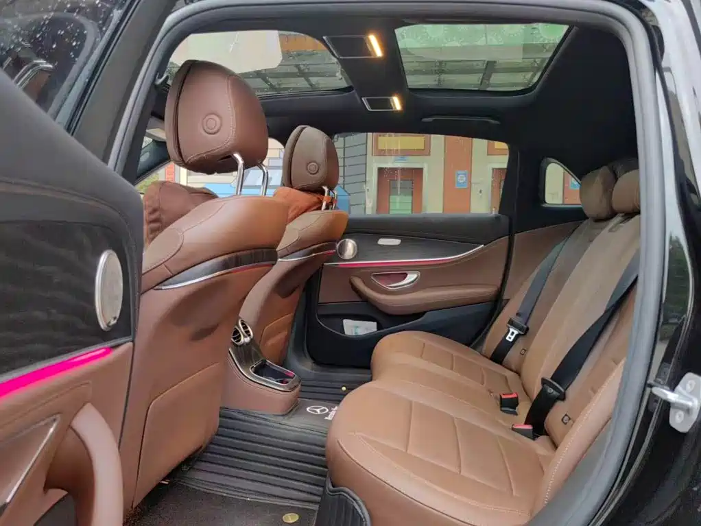 Mercedes-Benz E-Class — миниатюра 6