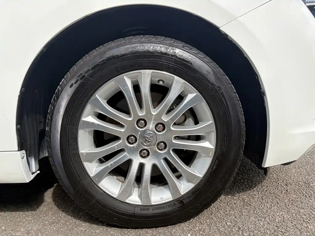 Toyota Sienna — миниатюра 18