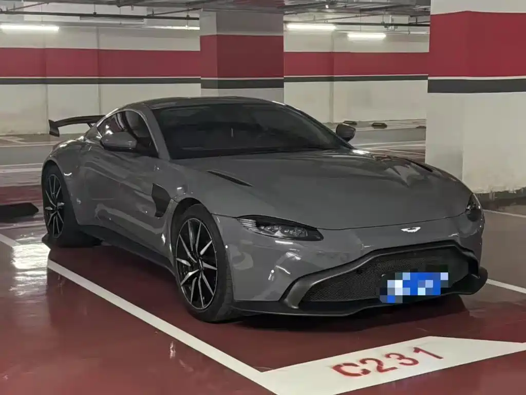 ASTON MARTIN V8 VANTAGE