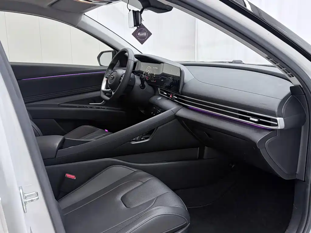 Hyundai Elantra — миниатюра 21