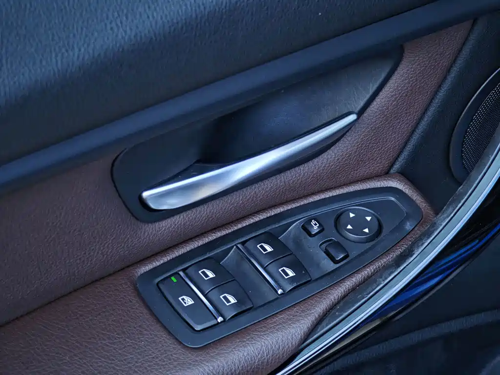 BMW 3 Series — миниатюра 14