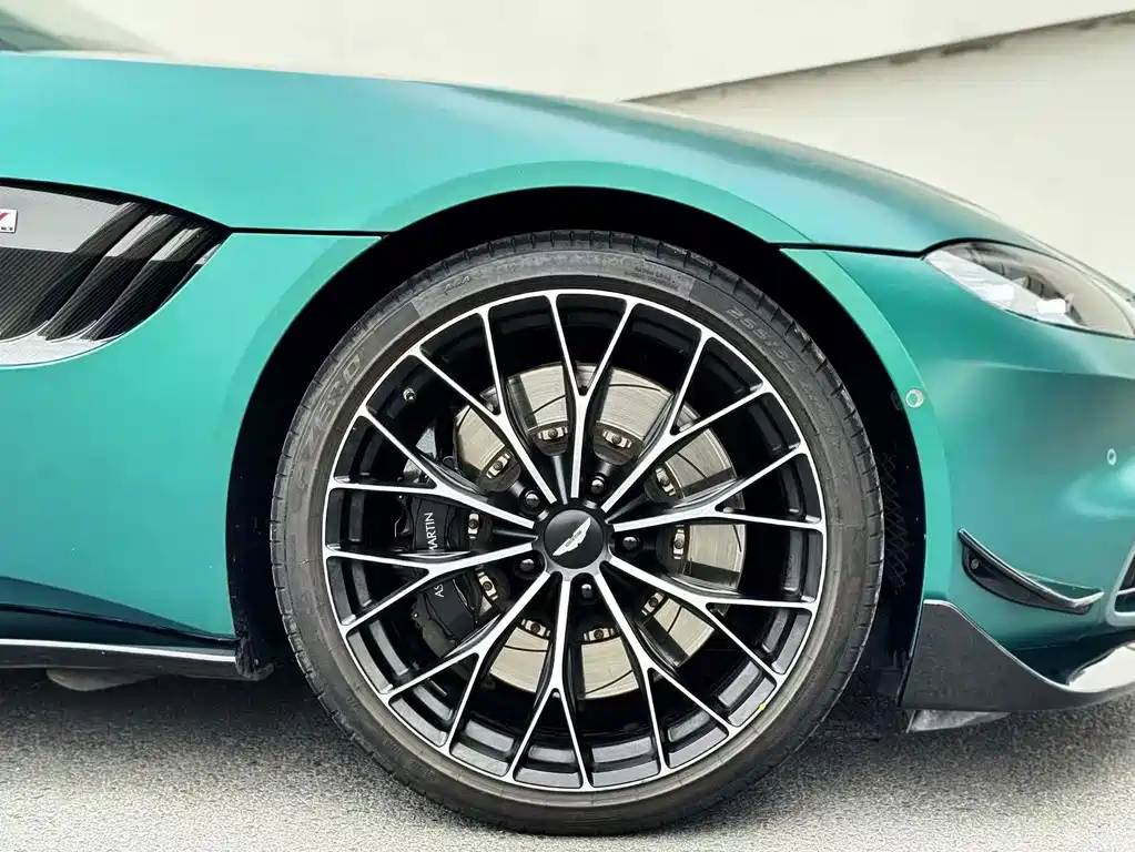 Aston Martin V8 Vantage — миниатюра 5