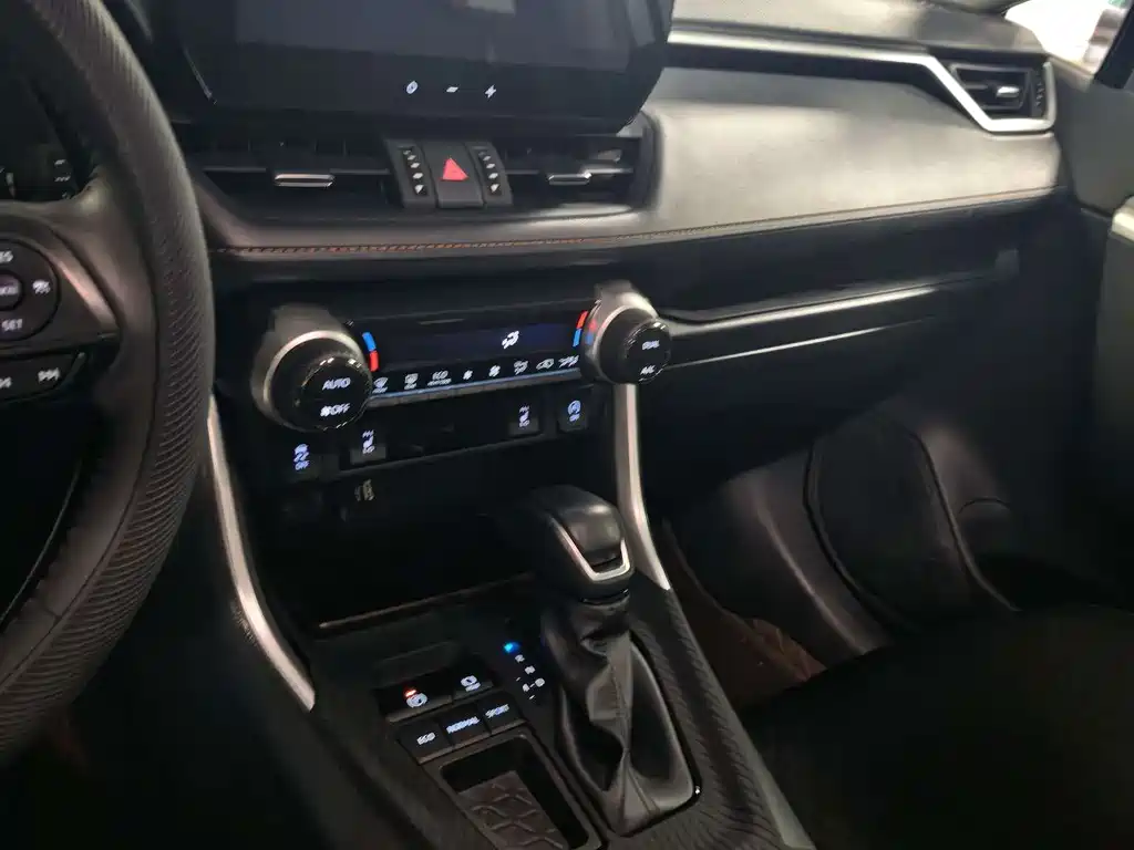 Toyota RAV4 — миниатюра 8