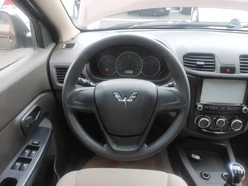 Wuling Hongguang — миниатюра 11