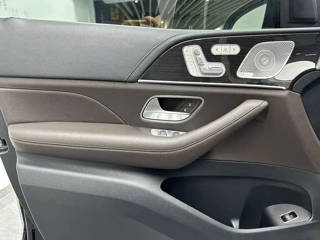 Mercedes-Benz GLS — миниатюра 21