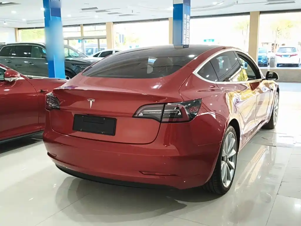 Tesla Model 3 — миниатюра 7