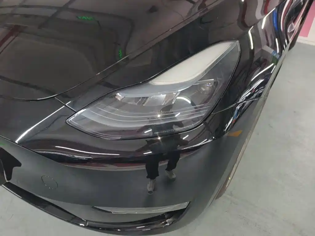 Tesla Model Y — миниатюра 24