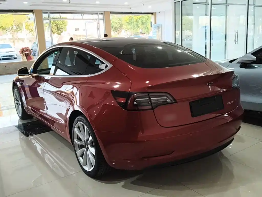 Tesla Model 3 — миниатюра 5