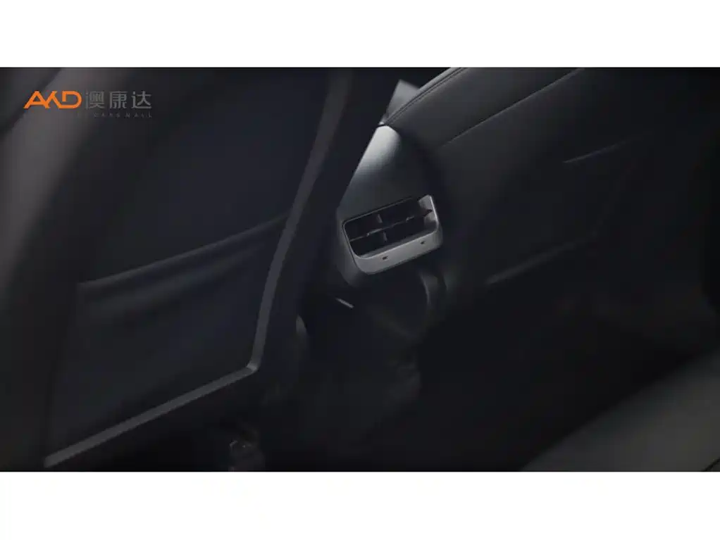 Tesla Model Y — миниатюра 9