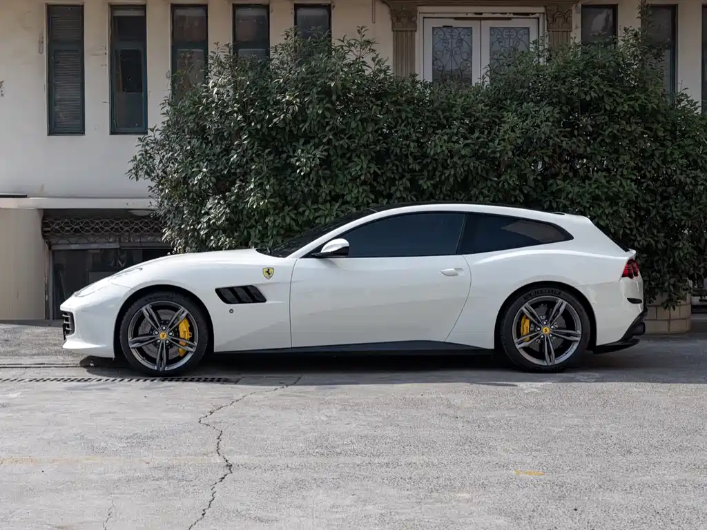 Ferrari GTC4Lusso 2016 6.3L V12