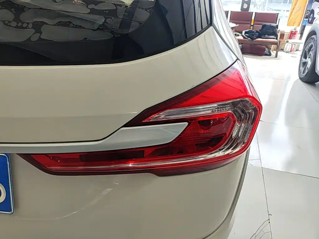 Baojun 310W — миниатюра 8