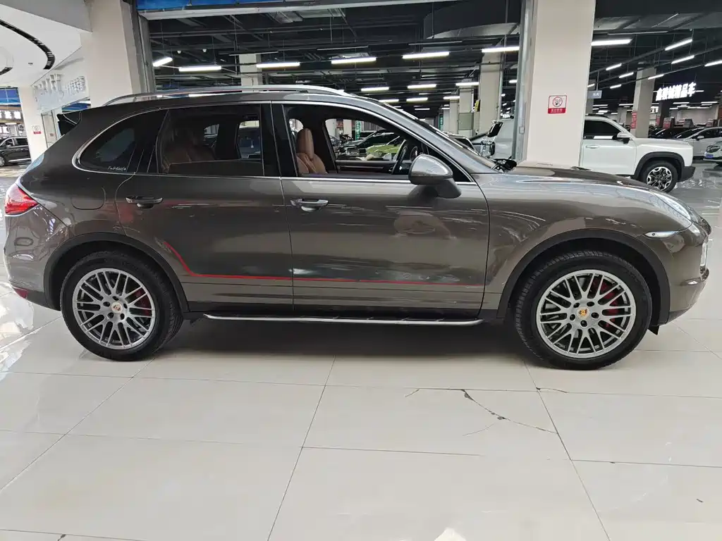 Porsche Cayenne — миниатюра 3