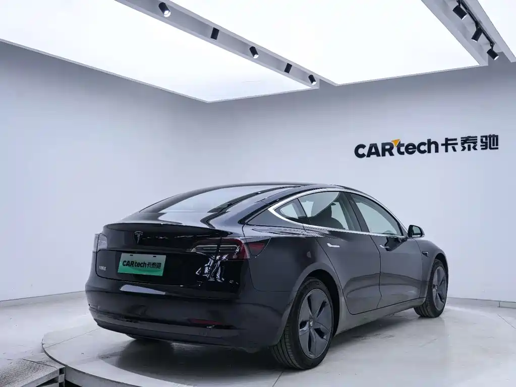 Tesla Model 3 — миниатюра 12