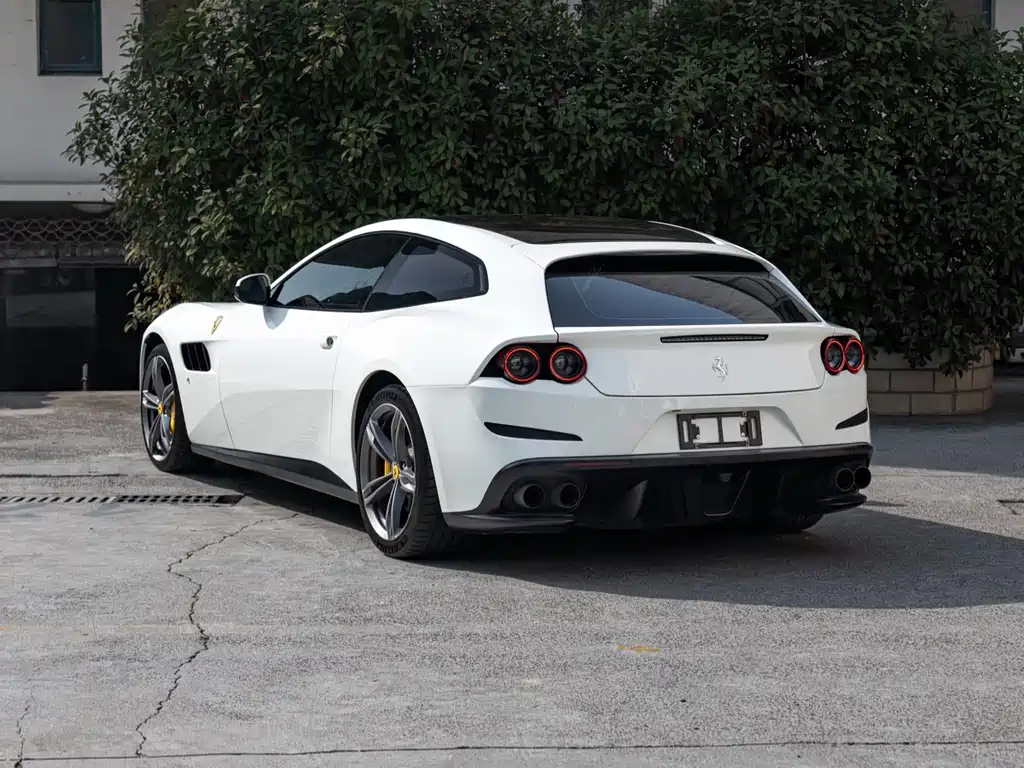 Ferrari GTC4Lusso 2016 6.3L V12
