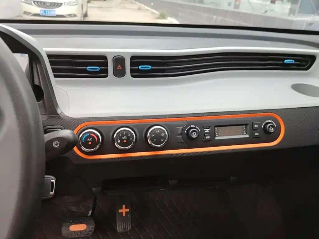 Wuling MINIEV — миниатюра 13