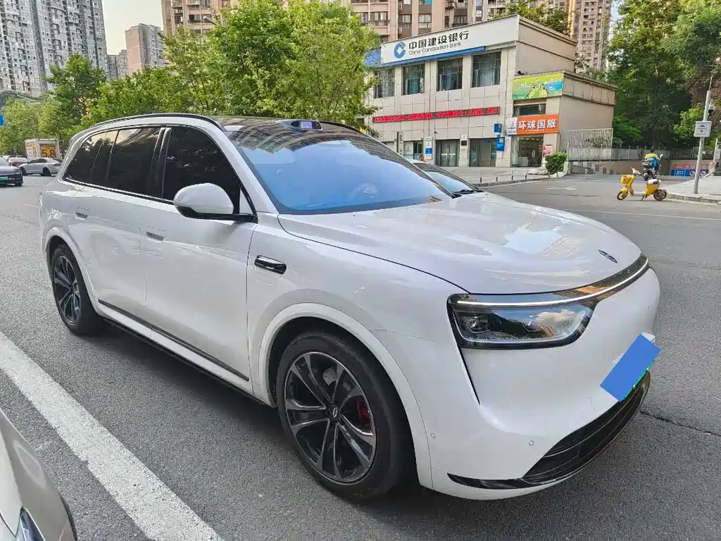 Aito M8 2025 Max+ 53.4kWh 5 мест (192 ）