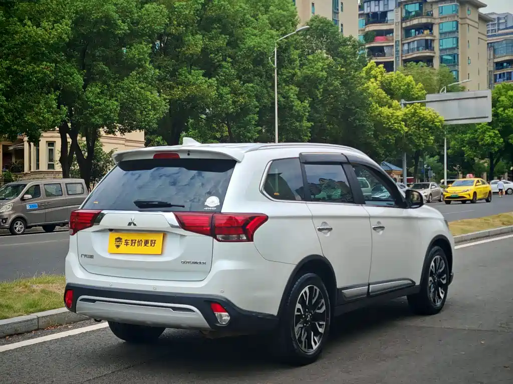 Mitsubishi Outlander — миниатюра 19