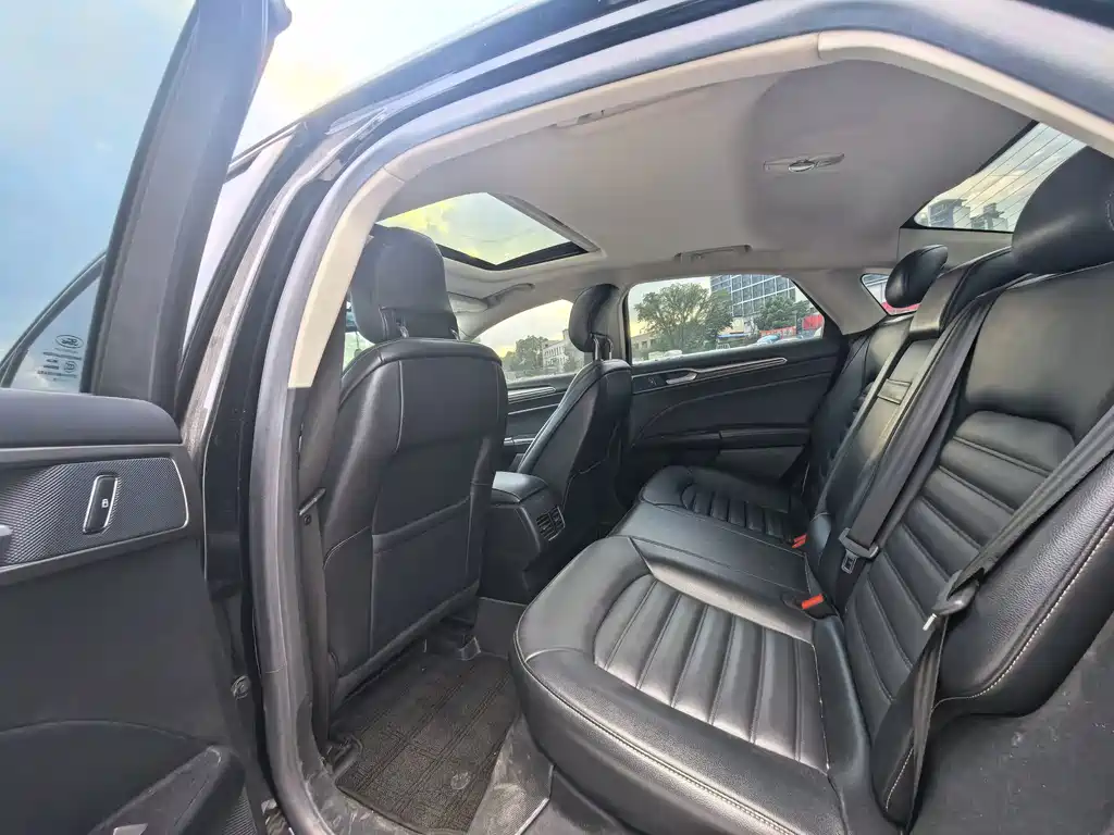 Ford Mondeo — миниатюра 8