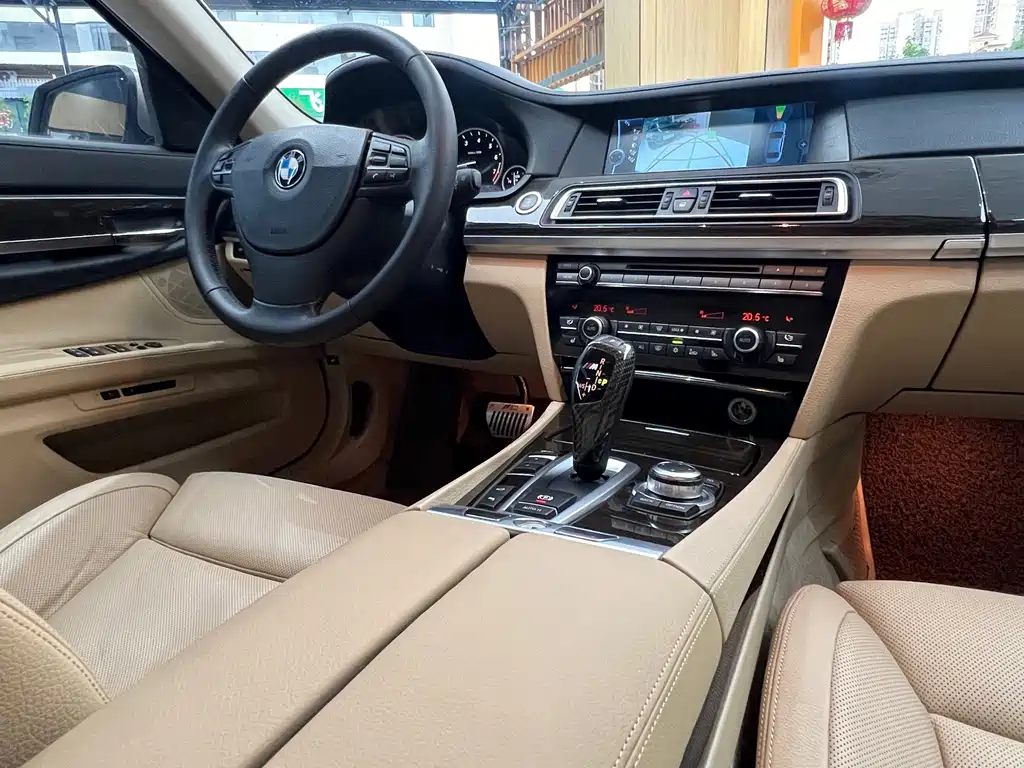 BMW 7 Series — миниатюра 31