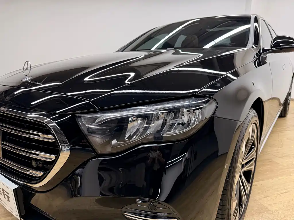 Mercedes-Benz E-Class — миниатюра 7