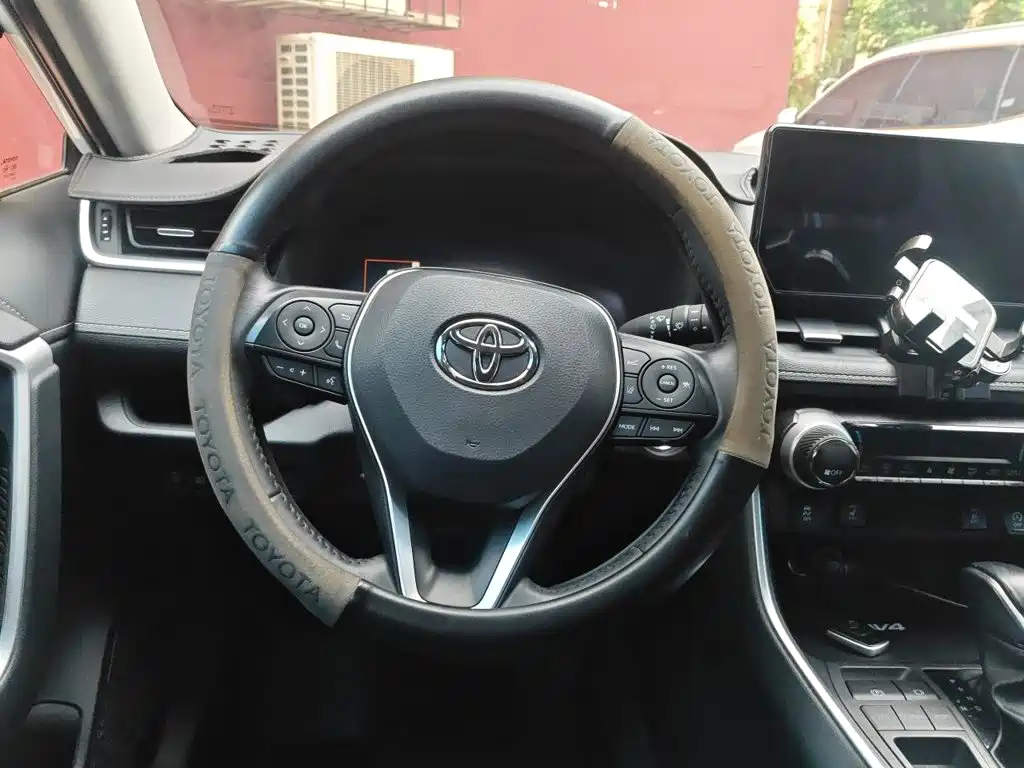 Toyota RAV4 — миниатюра 6