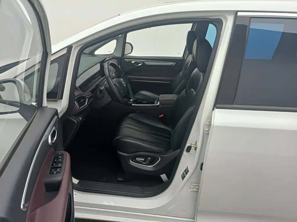 GAC Motor Trumpchi M6 — миниатюра 11