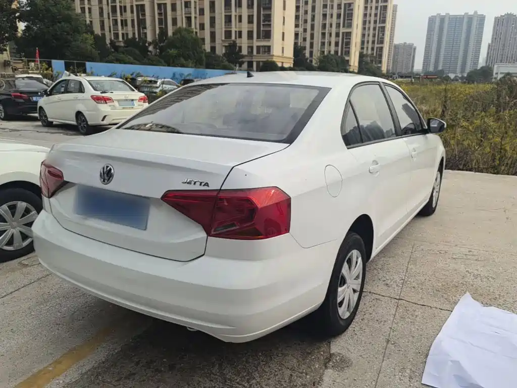 Volkswagen Jetta — миниатюра 7