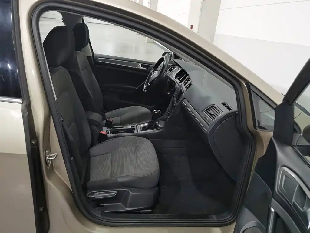 Volkswagen Golf — миниатюра 23