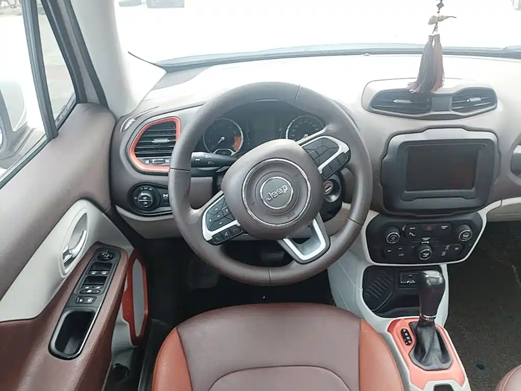 Jeep Renegade — миниатюра 11