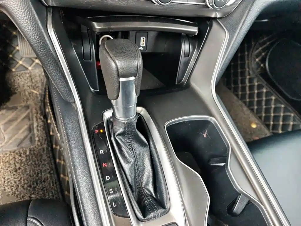 Honda Accord — миниатюра 9