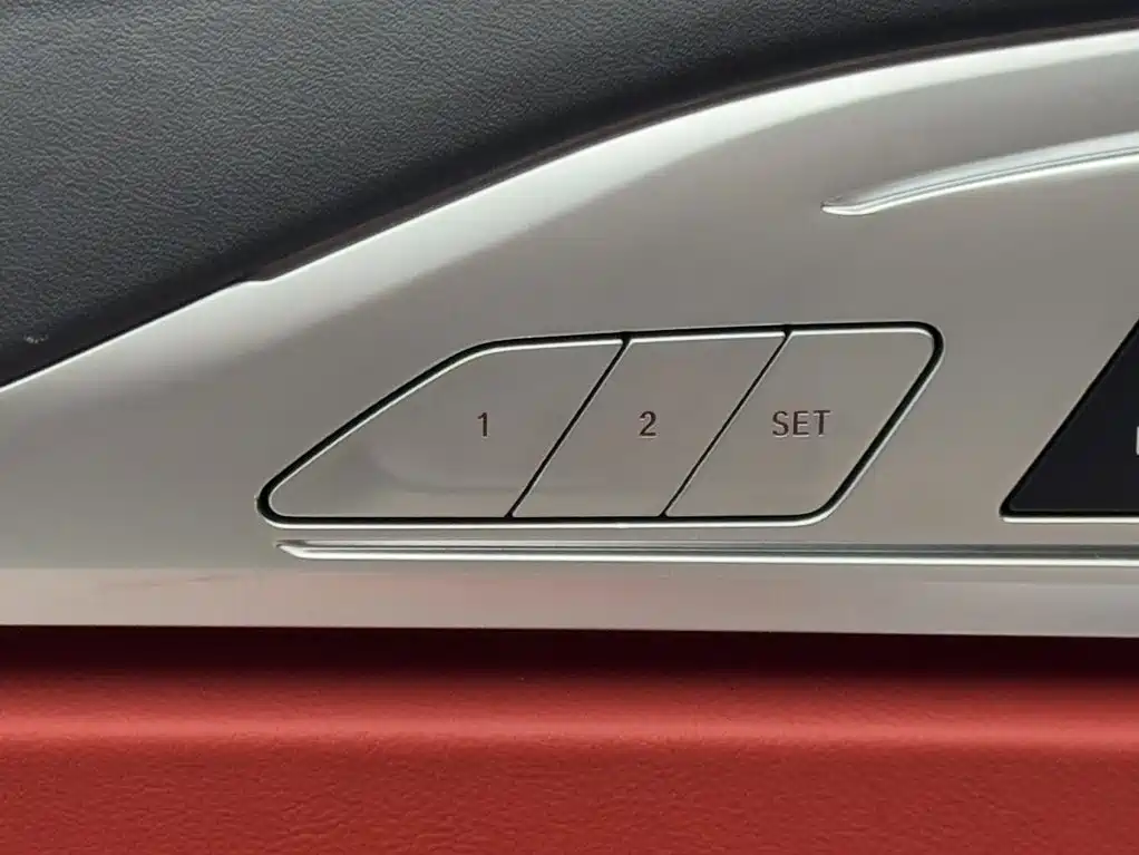 BMW 8 Series — миниатюра 20
