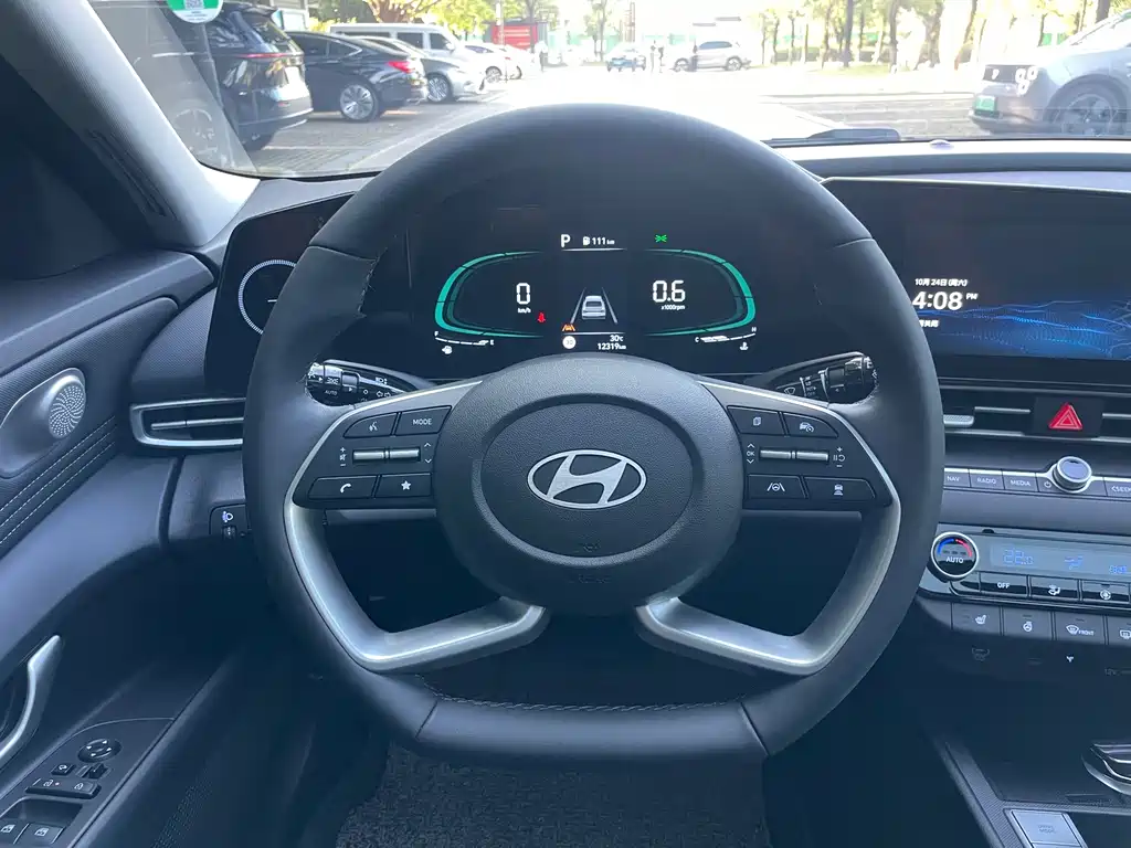 Hyundai Elantra — миниатюра 13
