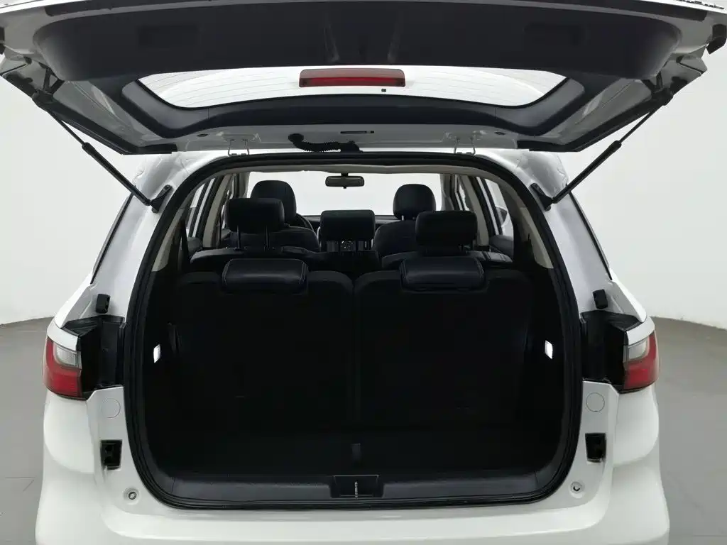 BYD MAX — миниатюра 16