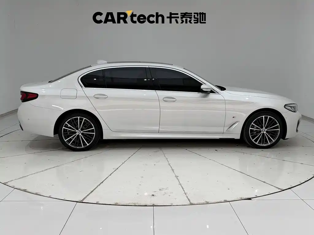 BMW 5 Series — миниатюра 4