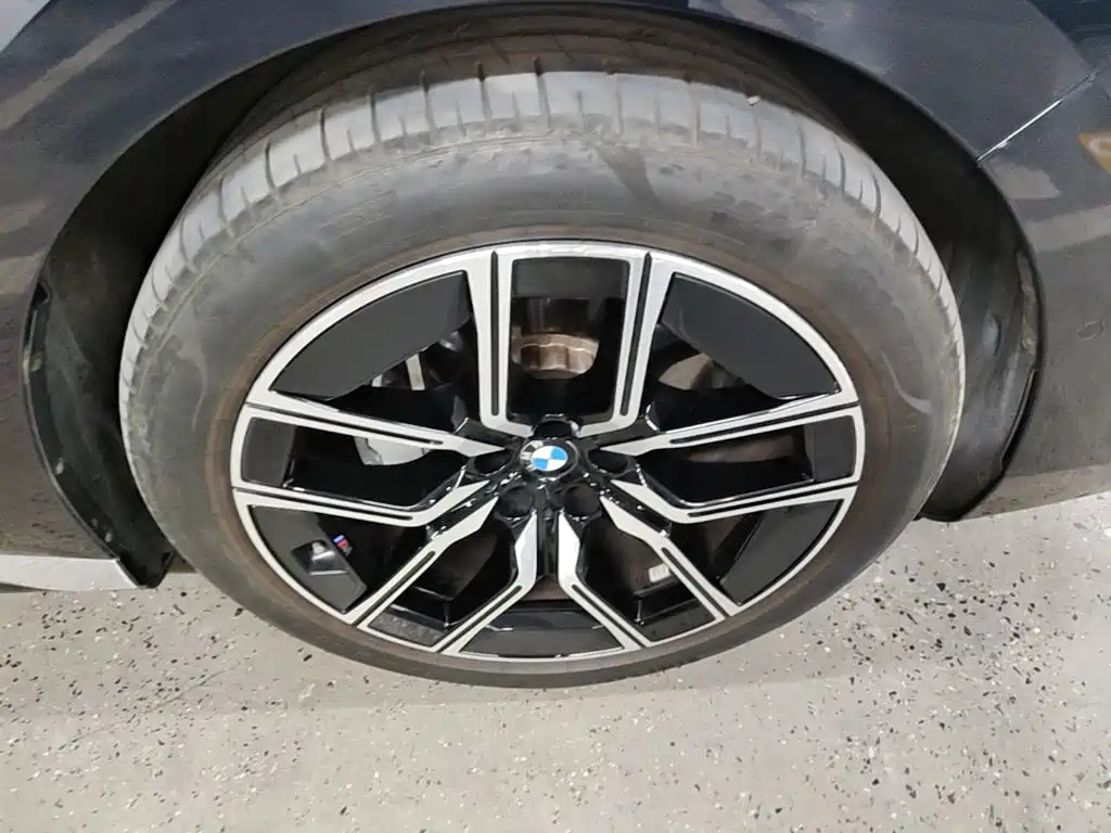 BMW 7 Series — миниатюра 12