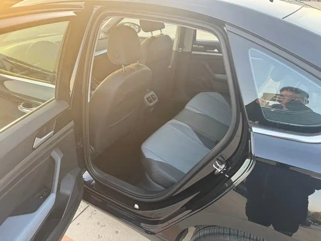 Volkswagen Lavida — миниатюра 5