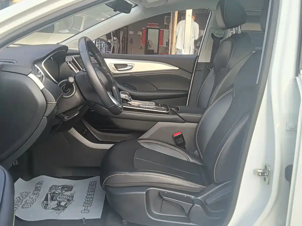 Roewe i6 MAX New Energy — миниатюра 6