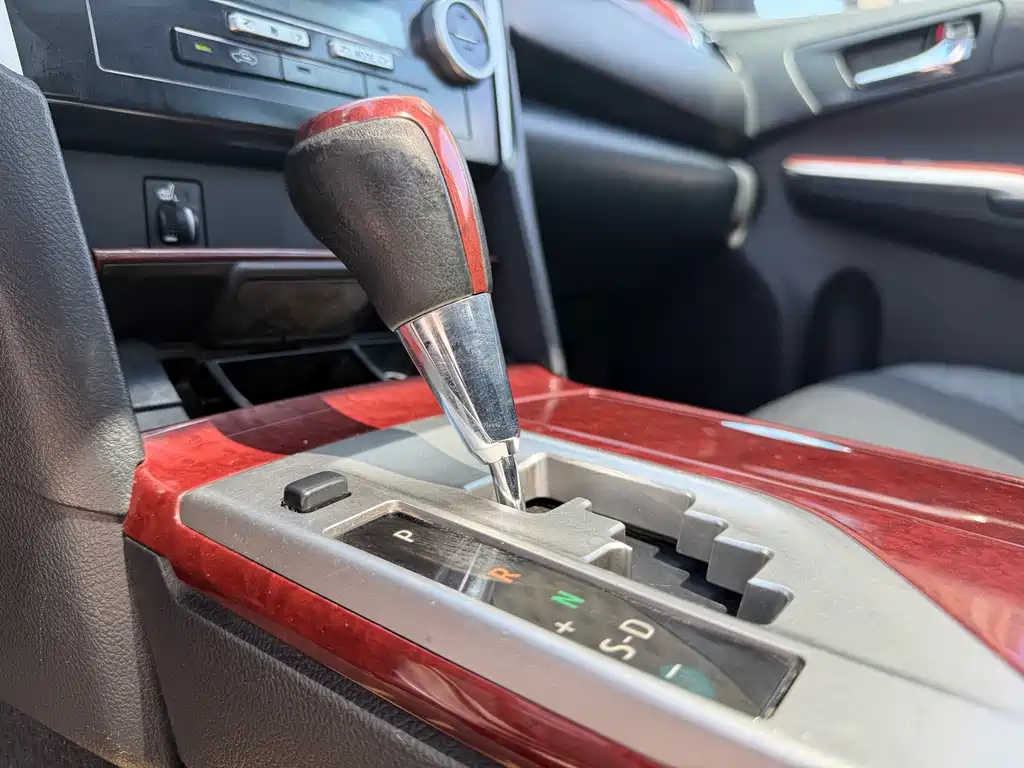 Toyota Camry — миниатюра 8