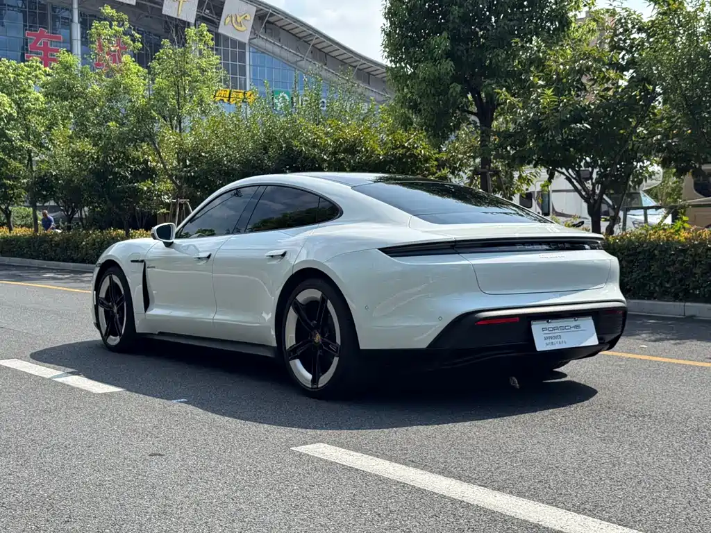 Porsche Taycan — миниатюра 11