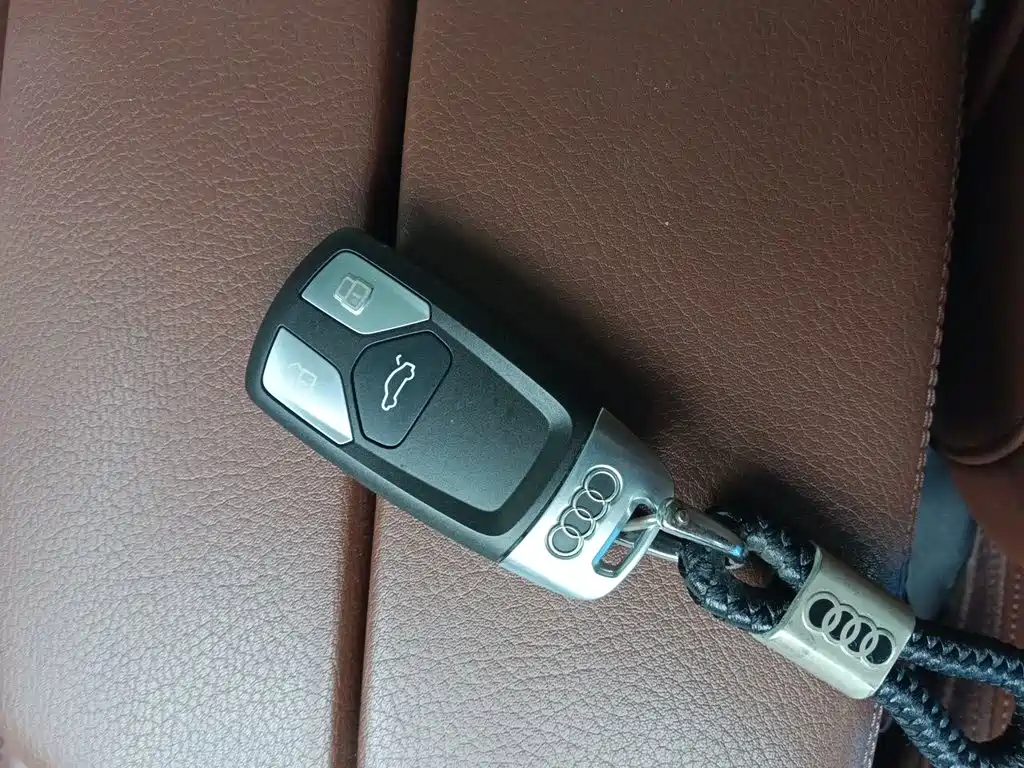 Audi Q7 — миниатюра 12