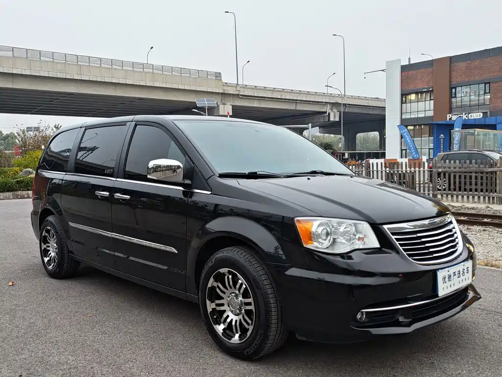 Chrysler Grand Voyager (Import) — миниатюра 3