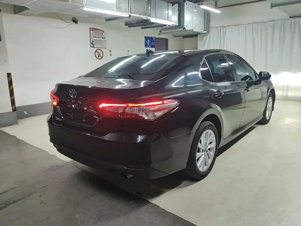 Toyota Camry — миниатюра 7