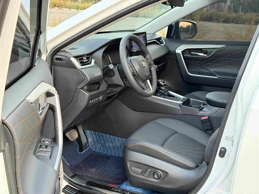 Toyota RAV4 — миниатюра 7